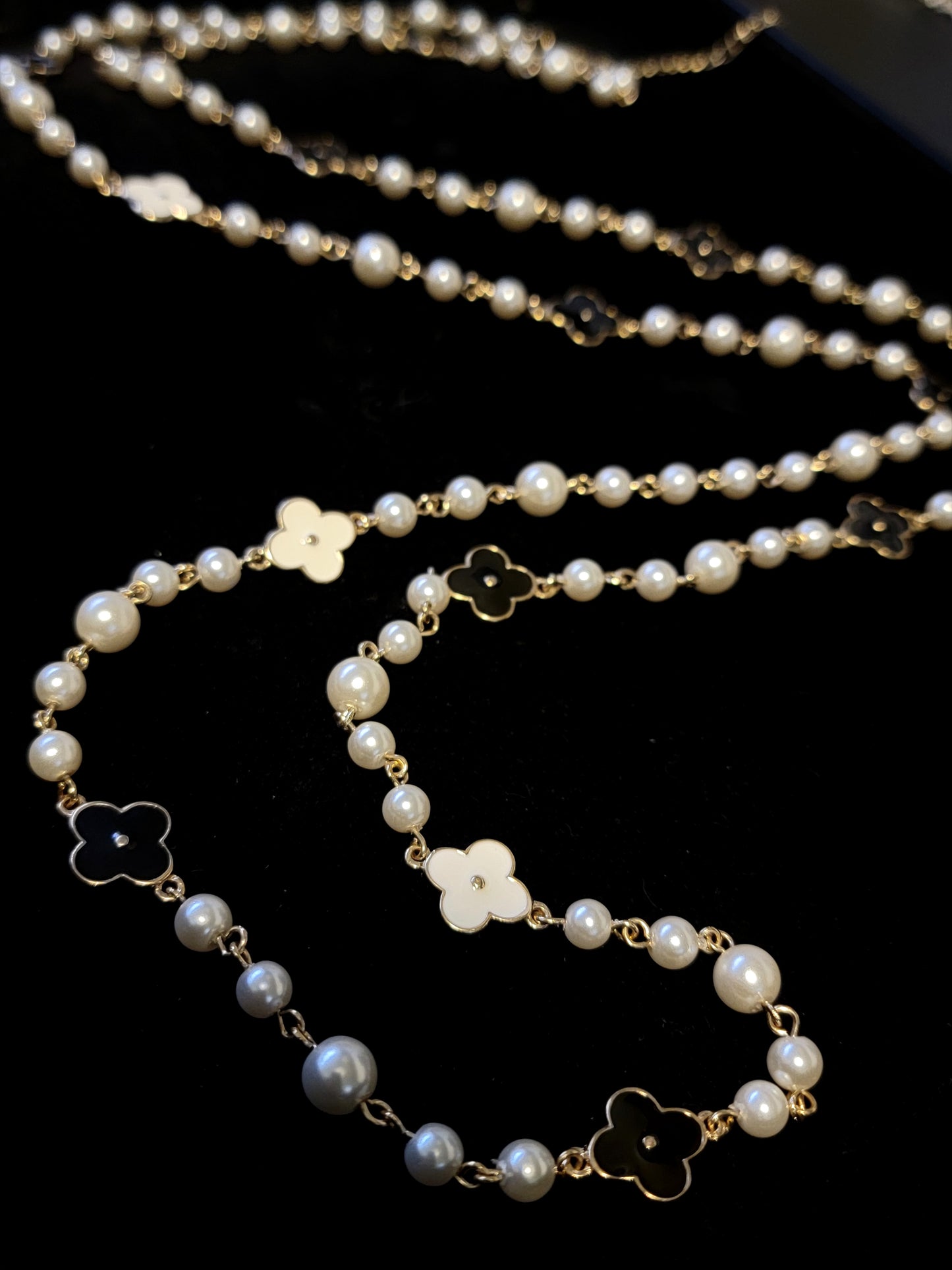 Pearls and Clovers long necklace | Camilla inspired