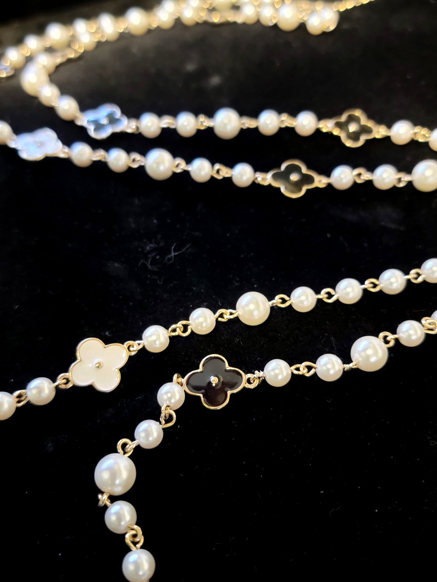 Pearls and Clovers long necklace | Camilla inspired