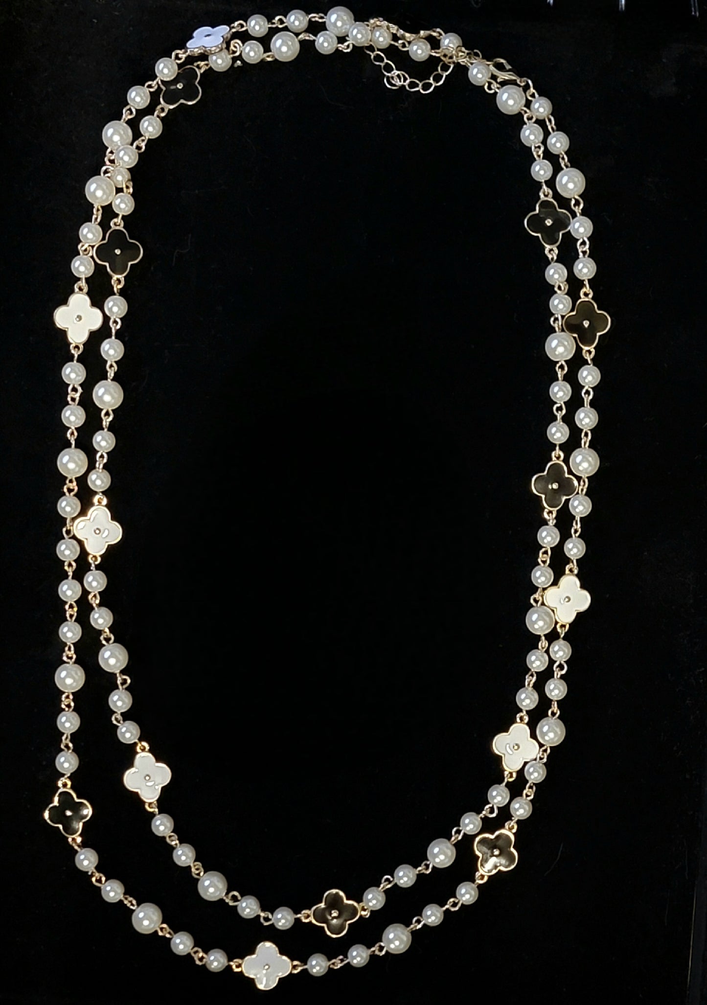 Pearls and Clovers long necklace | Camilla inspired