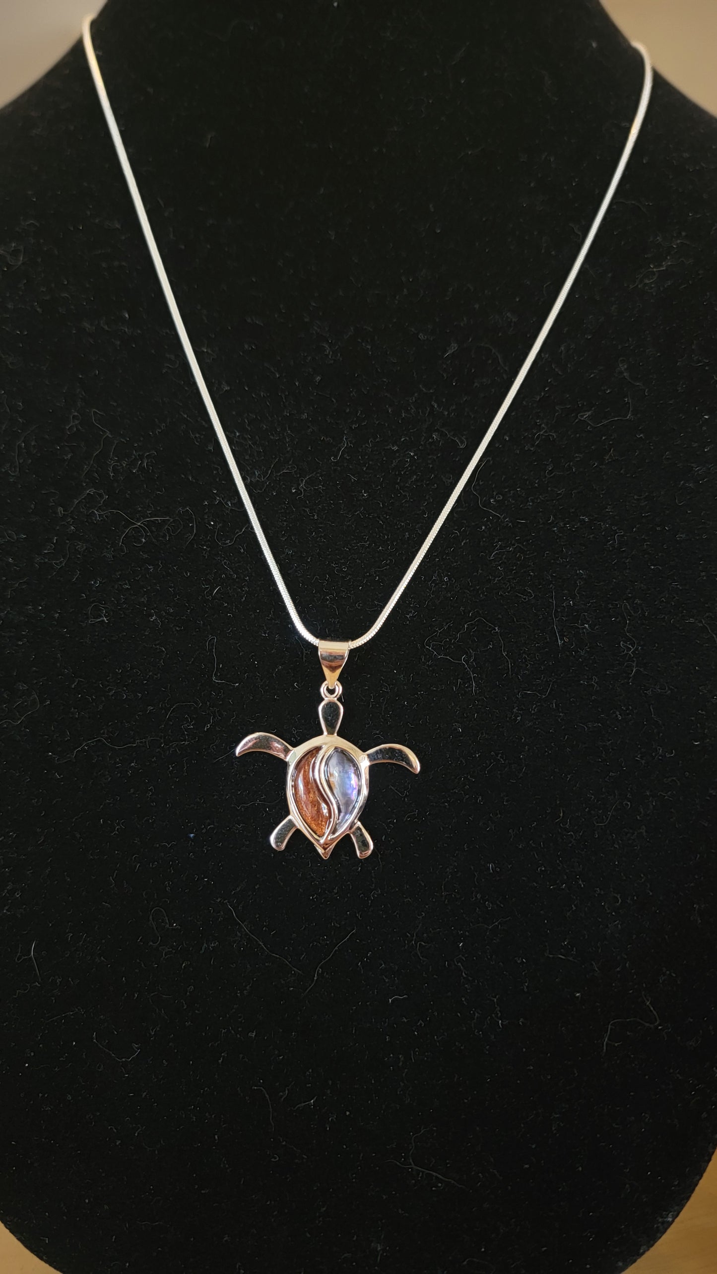 Hono Pendant